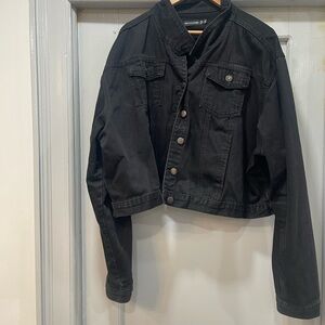 PrettyLittleThing Black Cropped Denim Jacket